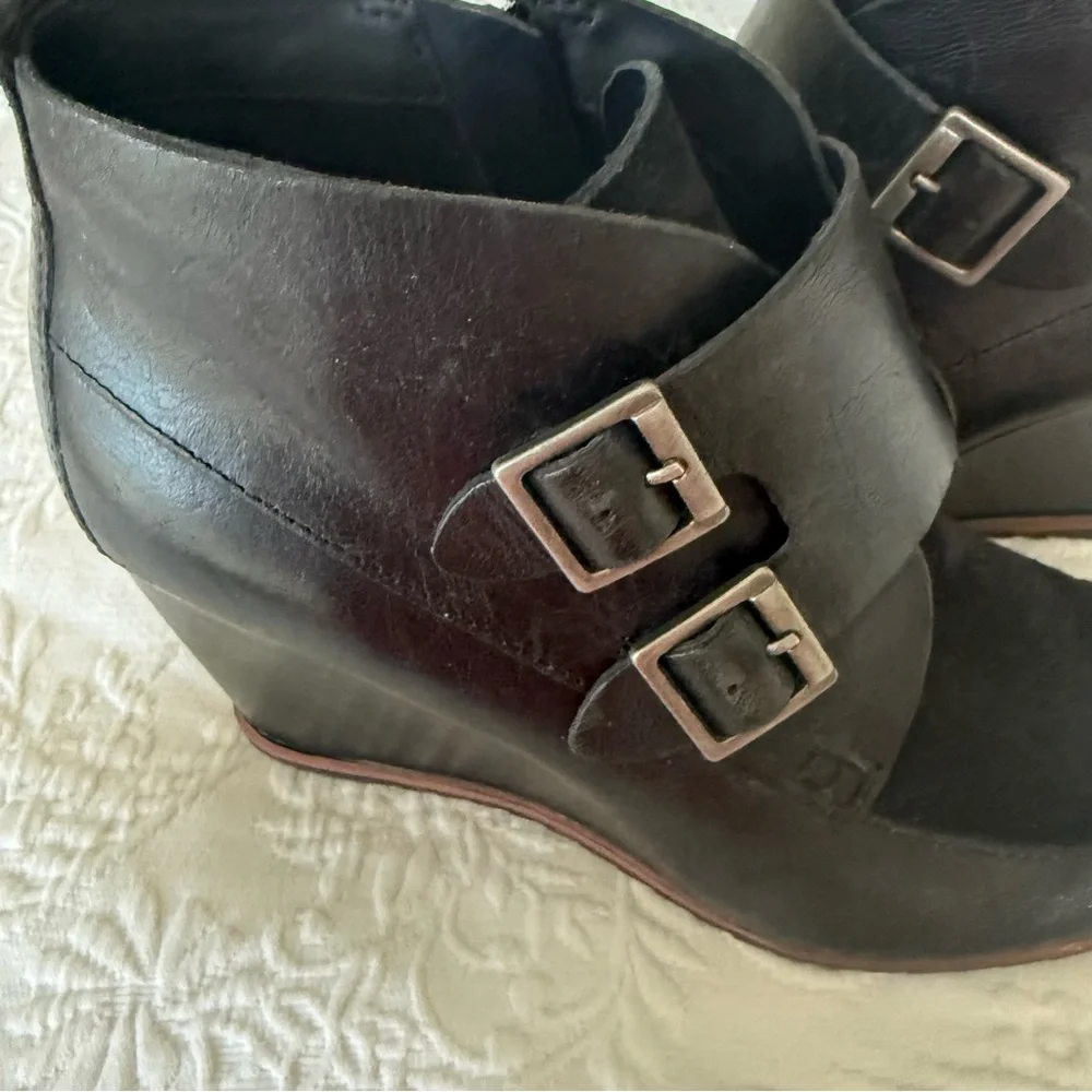 Kork-Ease Stylish Black Wedge Ankle Boots with Buckle. Size 8.5